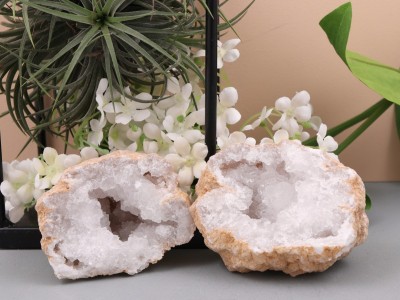 Afbeelding van Bergkristal Geode Set 547 gram