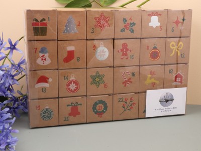 Afbeelding van Adventskalender met ruwe edelstenen